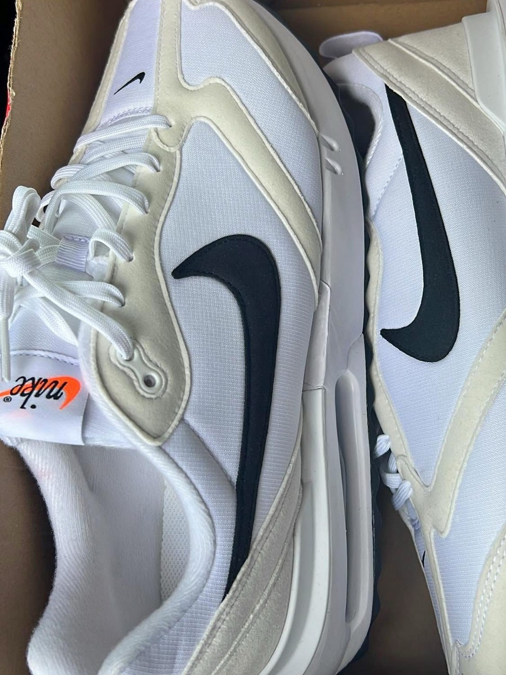 Nike White and Black Low-Top Sneakers